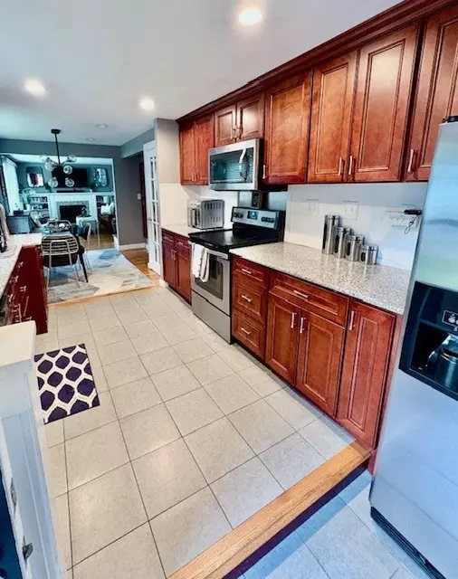 Weymouth, MA 02190,83 Barbara Ln