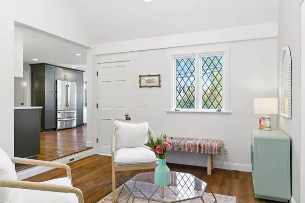 Dedham, MA 02026,355 Greenlodge St