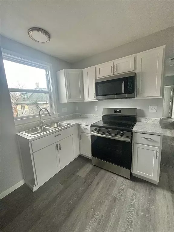 Springfield, MA 01109,64 Thompson St #2