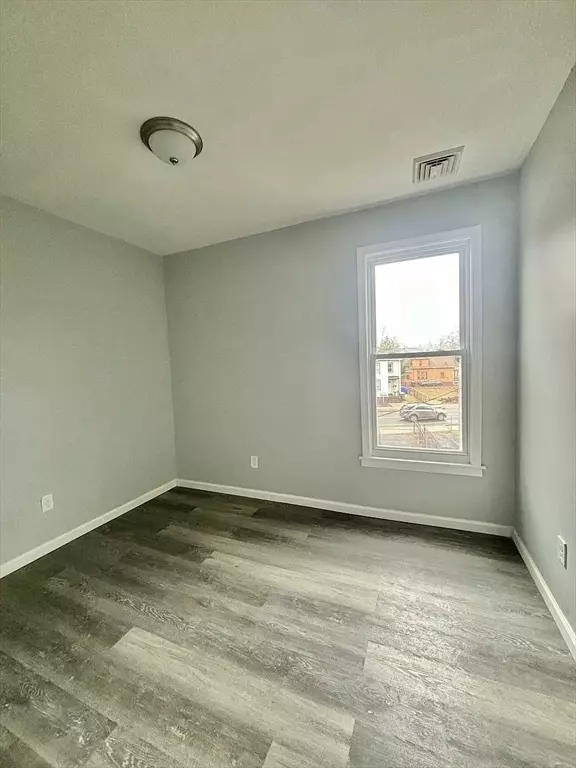 Springfield, MA 01109,64 Thompson St #2