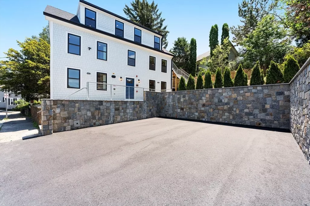 Marblehead, MA 01945,290 Washington #3