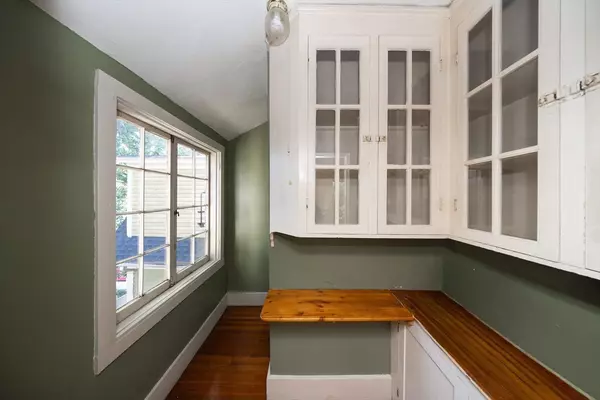 Worcester, MA 01603,35 Tirrell St #3