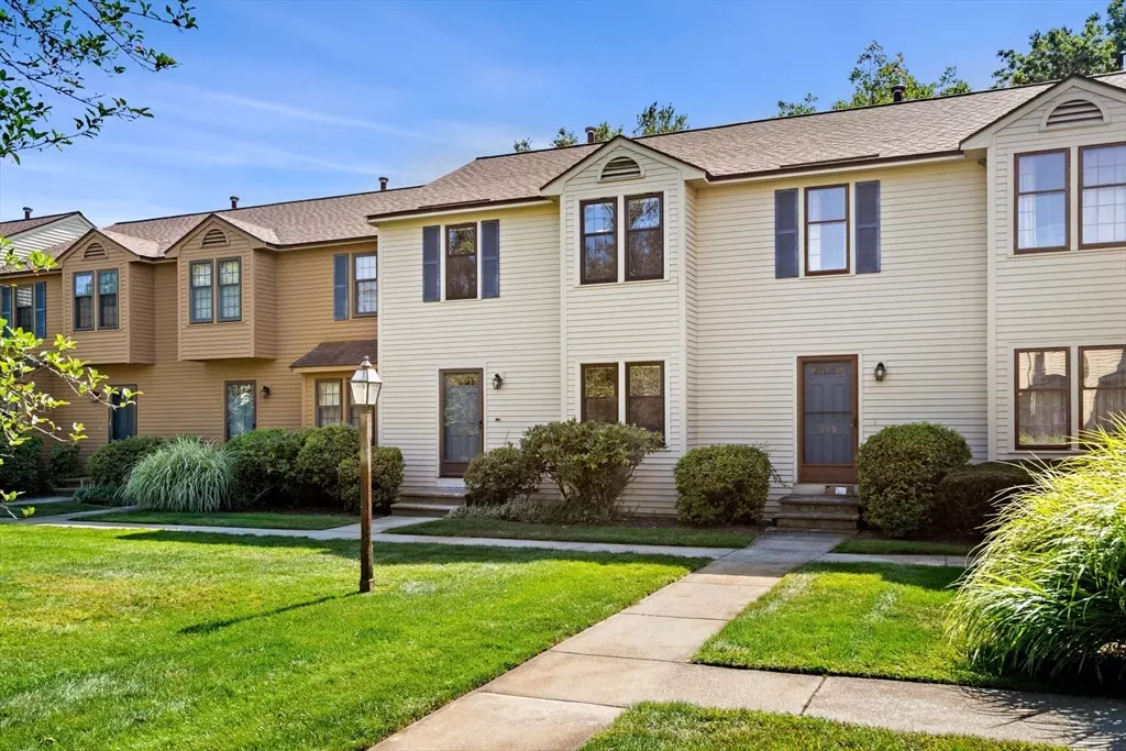Tewksbury, MA 01876,290 Apache Way #290