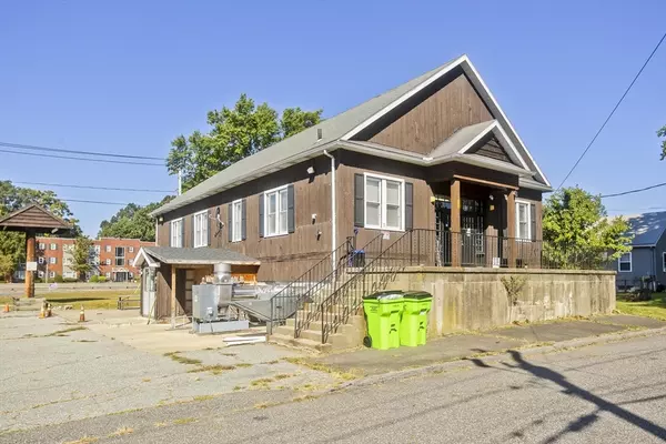 Chicopee, MA 01020,52 Gladdu Ave