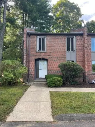 10 Eaton Ct #10, Amherst, MA 01002