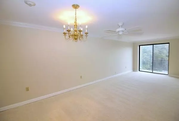 Framingham, MA 01701,1321 Worcester Rd #603