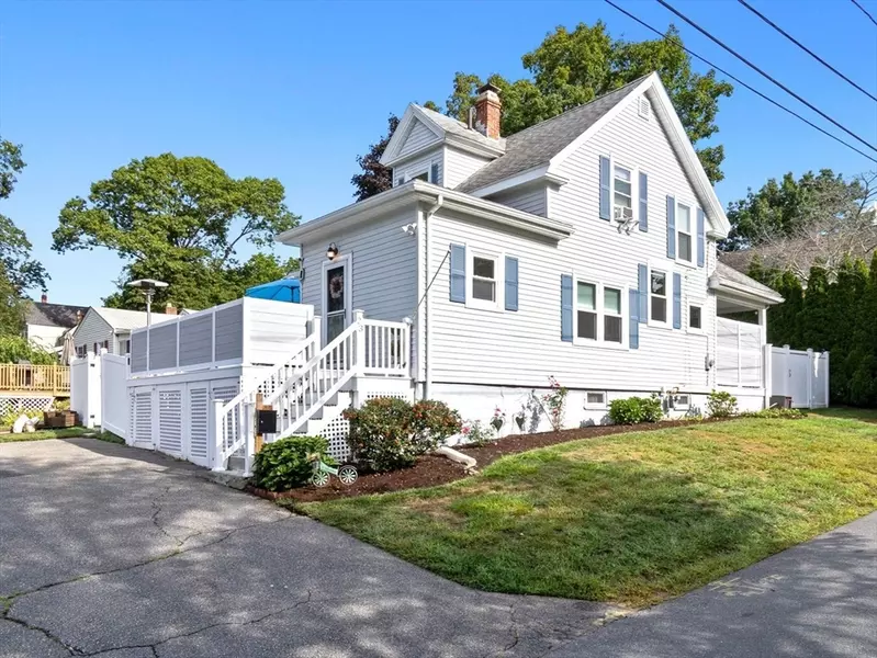 23 Lincoln Ave, Hamilton, MA 01982