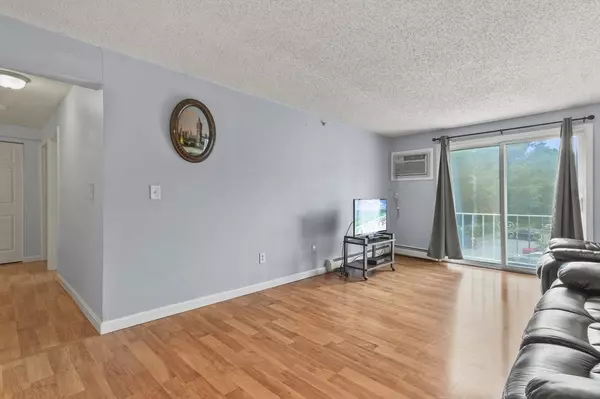Amesbury, MA 01913,25 Clarks Road #307