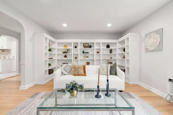 Brookline, MA 02446,648 Washington St #7