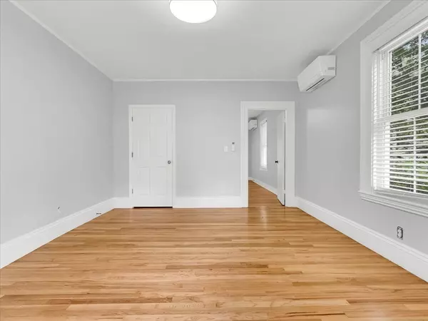 Wayland, MA 01778,186 Main St