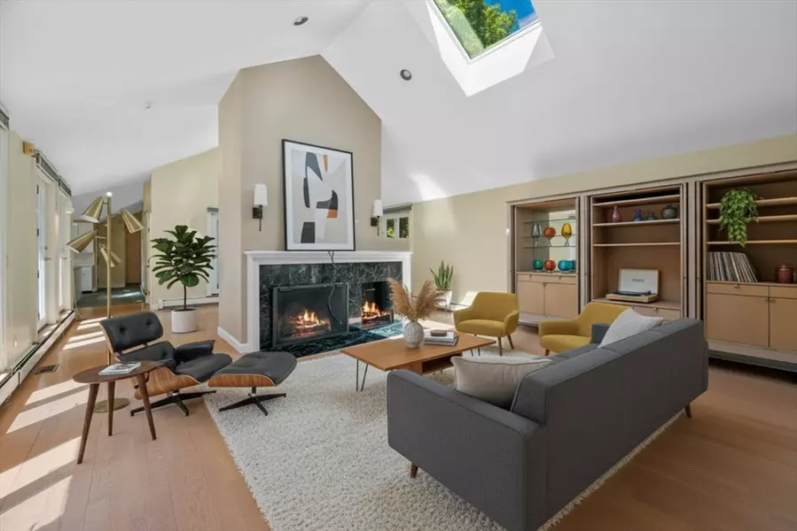 110 Galloupes Point Rd, Swampscott, MA 01907