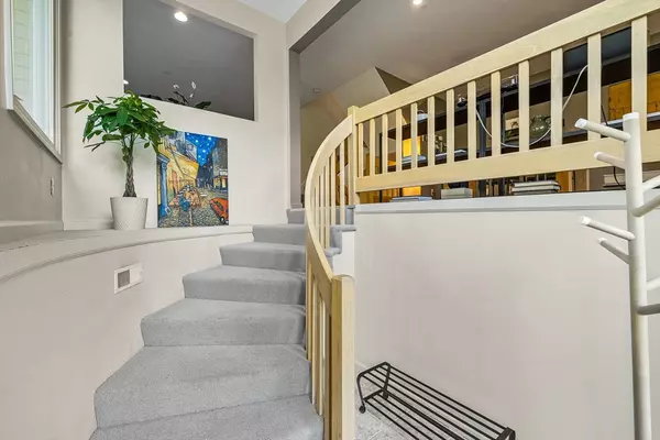 Salem, MA 01970,16 Admirals Ln #16