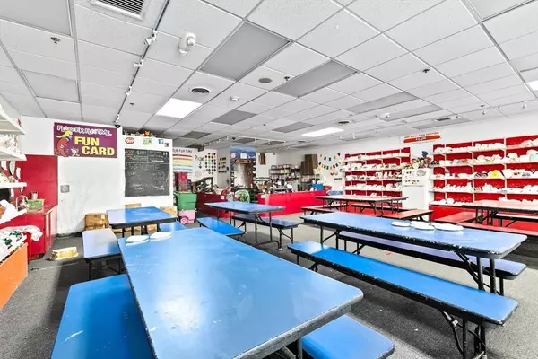 Waltham, MA 02453,85 River St #2A