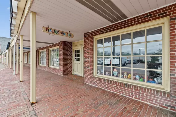 Waltham, MA 02453,85 River St #2A