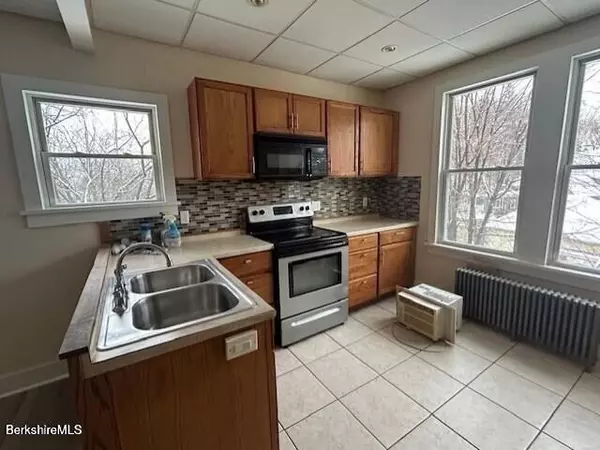 North Adams, MA 01247,31 Dover Street