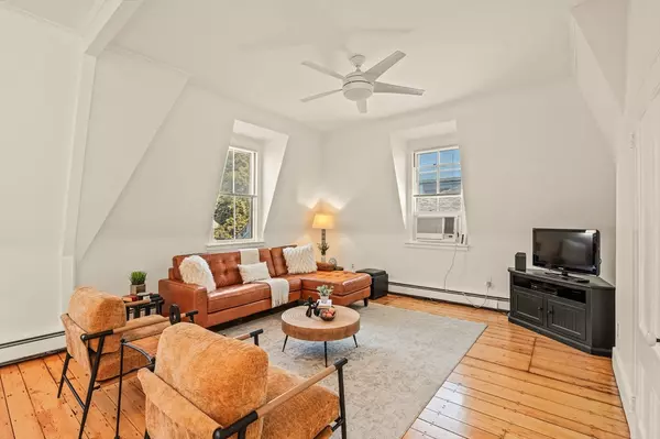 Salem, MA 01970,389 Essex St #3