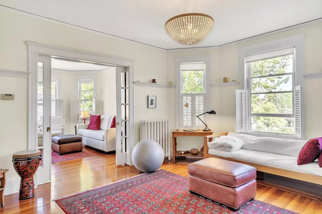 Cambridge, MA 02138,54 Ellery St #3