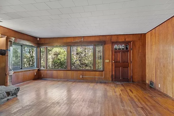 Phillipston, MA 01331,240 Barre Rd