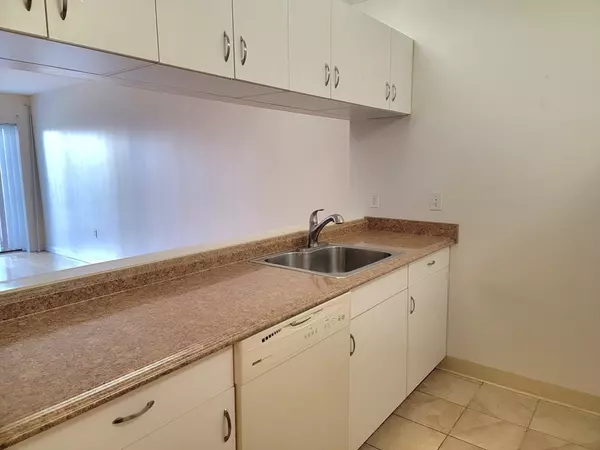 Quincy, MA 02171,100 W Squantum St #309