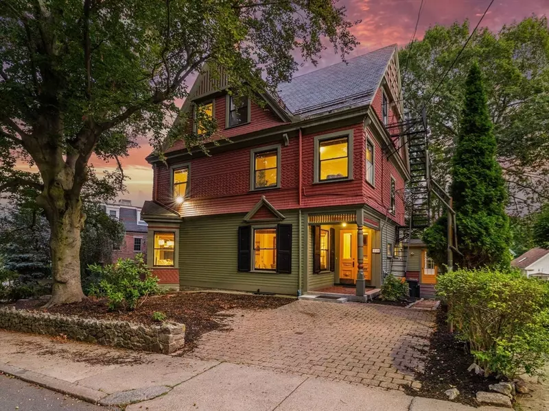 119 Sedgwick St, Boston, MA 02130