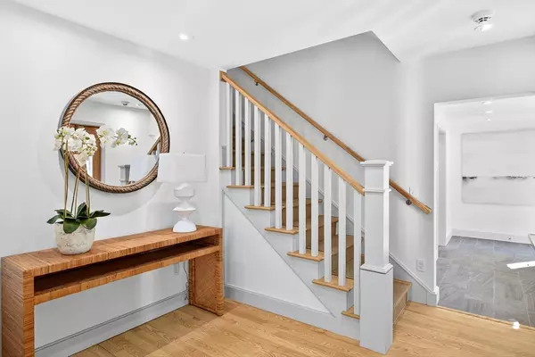 Orleans, MA 02653,2 Seaview Rd