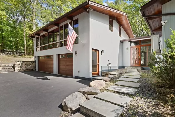 Sudbury, MA 01776,7 Nashoba Rd