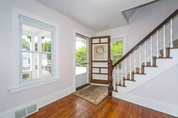 Medway, MA 02053,6 Norfolk Ave