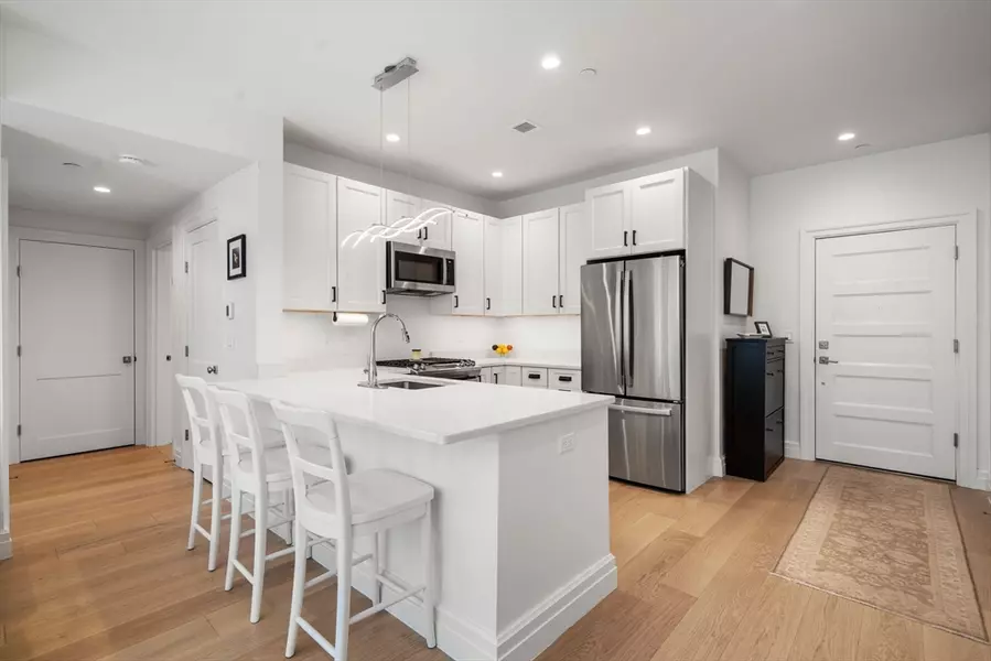 519 E 2nd St #207, Boston, MA 02127