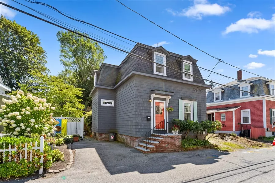 3 Cottage St, Ipswich, MA 01938