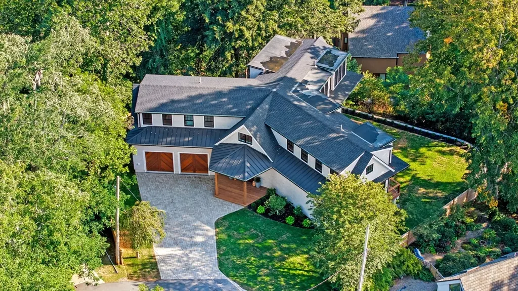 27 Sparhawk Ter, Marblehead, MA 01945