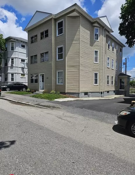 105 Arthur St #1, Worcester, MA 01604