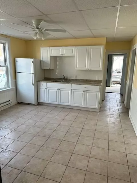 Worcester, MA 01604,4 Plum St #1