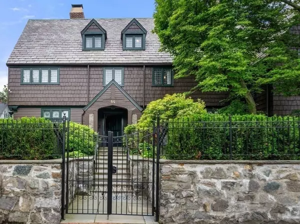 Cambridge, MA 02138,84 Garden St