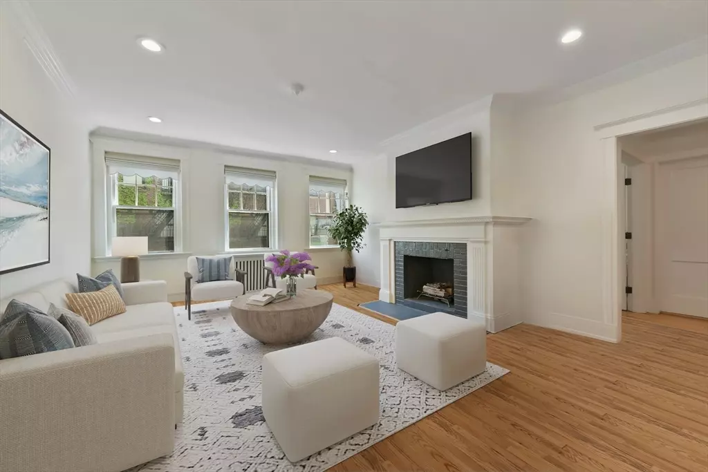 Boston, MA 02116,250 Commonwealth Avenue #7