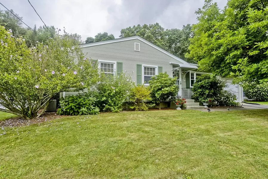 39 Bonnie Brae Dr, West Springfield, MA 01089