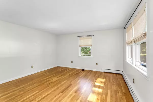 Bellingham, MA 02019,79 Blackstone St #79