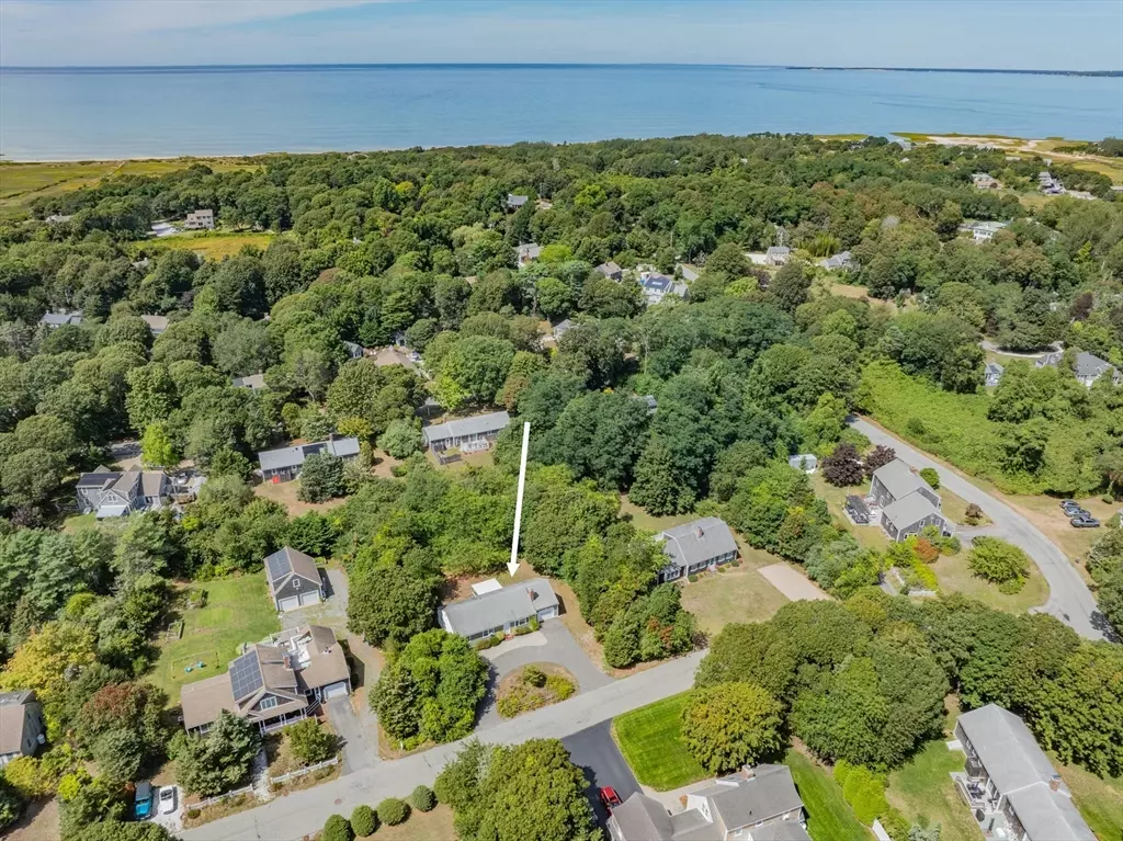 Orleans, MA 02653,8 Hofe Rd