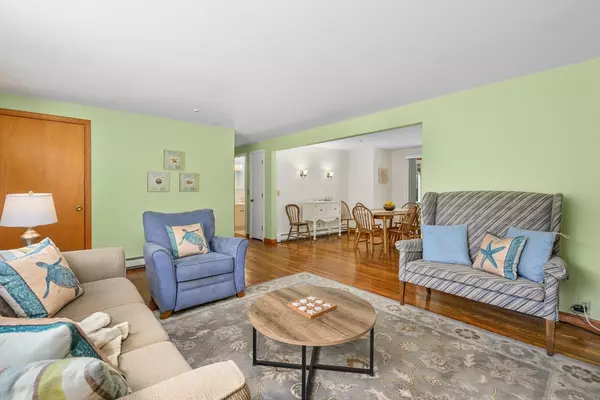 Orleans, MA 02653,8 Hofe Rd