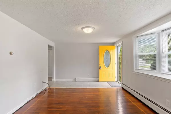 Lowell, MA 01852,186 Burnham Rd