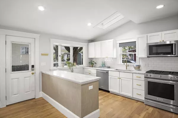 Newburyport, MA 01950,217 Merrimac St #1