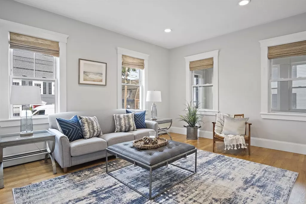 Newburyport, MA 01950,217 Merrimac St #1