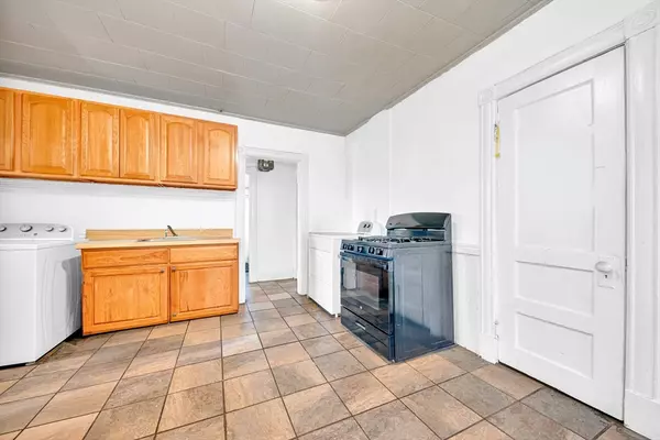 Springfield, MA 01104,723-725 Carew St