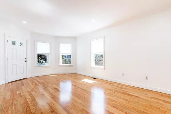 Peabody, MA 01960,2 Ethel Ave #1