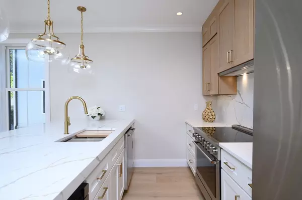 Boston, MA 02122,43 Chickatawbut St