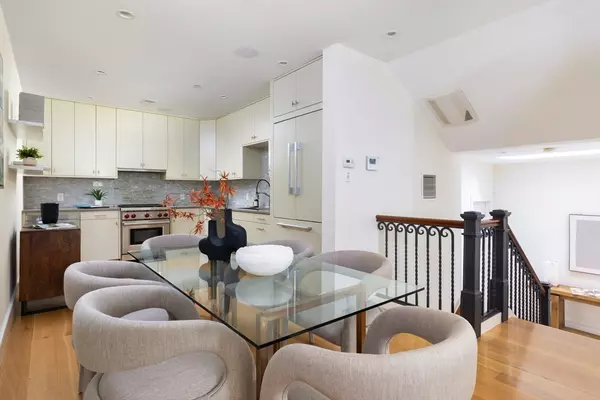 Brookline, MA 02446,373 Harvard #1