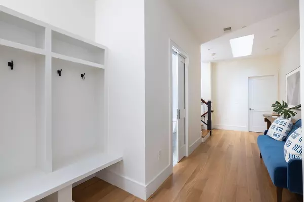 Brookline, MA 02446,373 Harvard #1