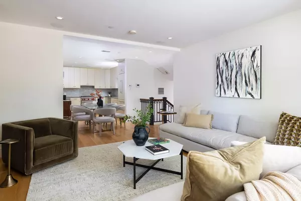 Brookline, MA 02446,373 Harvard #1