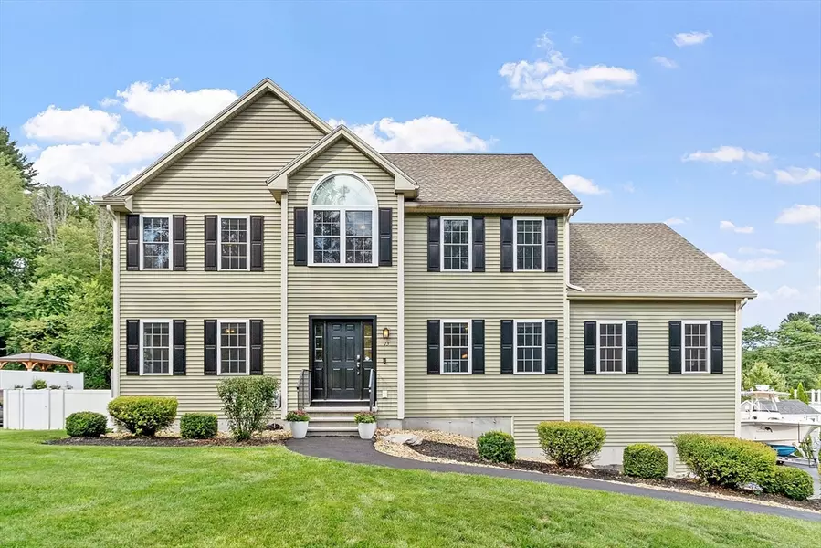 15 Corrine Dr, Dracut, MA 01826