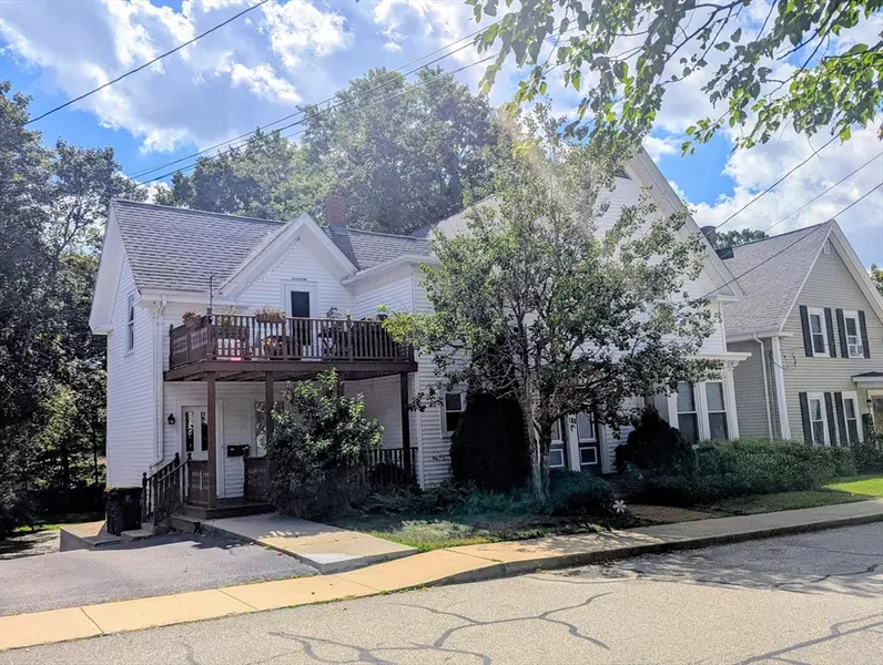 186 School St, Franklin, MA 02038