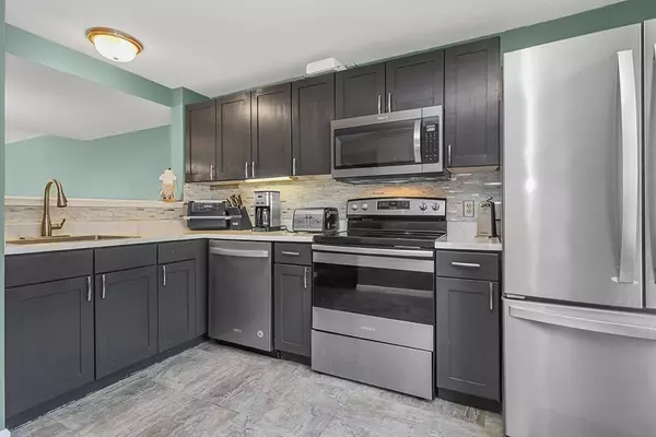 60 Stone Ridge Rd #60, Franklin, MA 02038